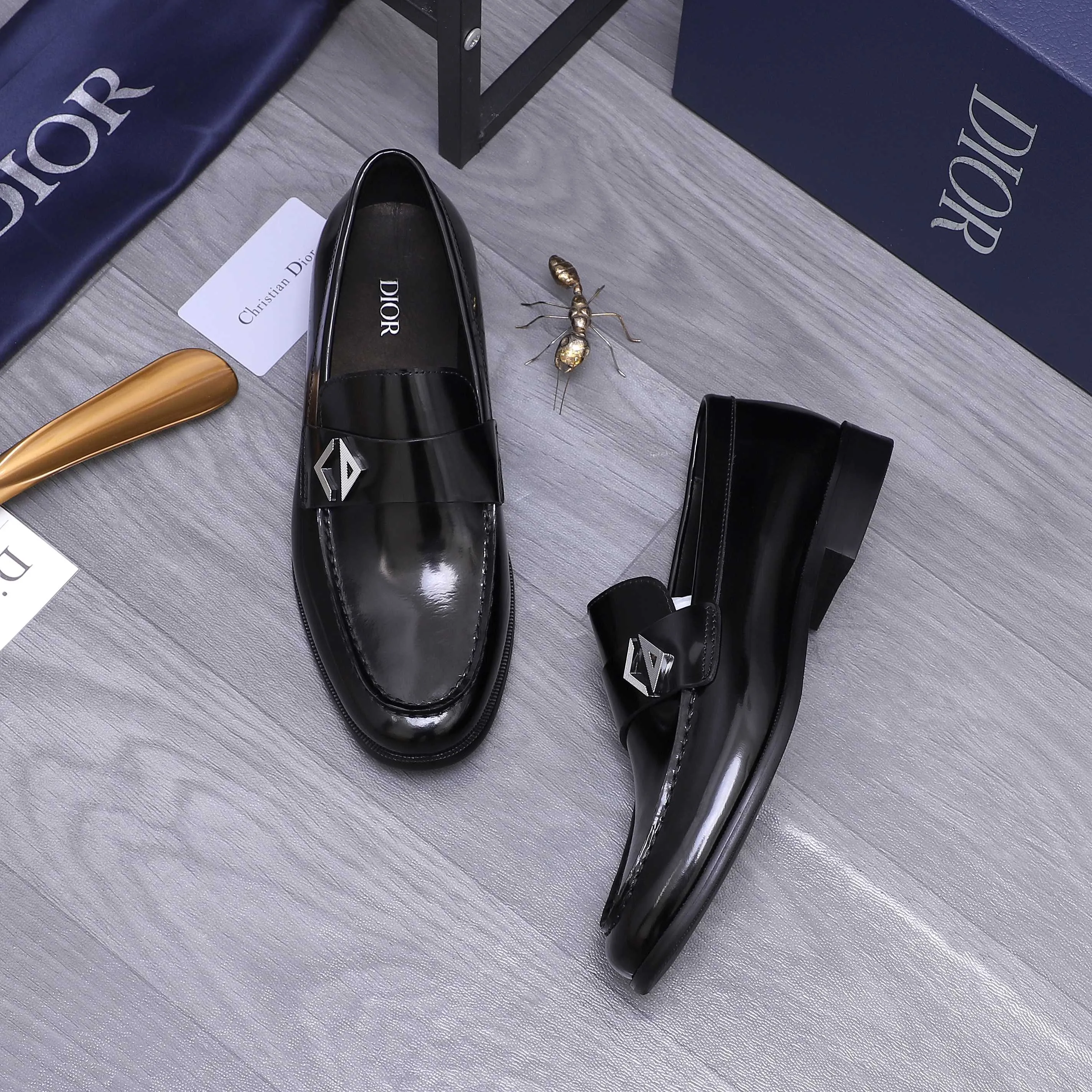 Men's shoes 💰580 Product trademark: Dior "Dior" formal business leather shoes Regular size: 39-45 (45 is custom-made and non-returnable) Product materials: Selected pearlescent cowhide upper, cowhide lining, original outsole